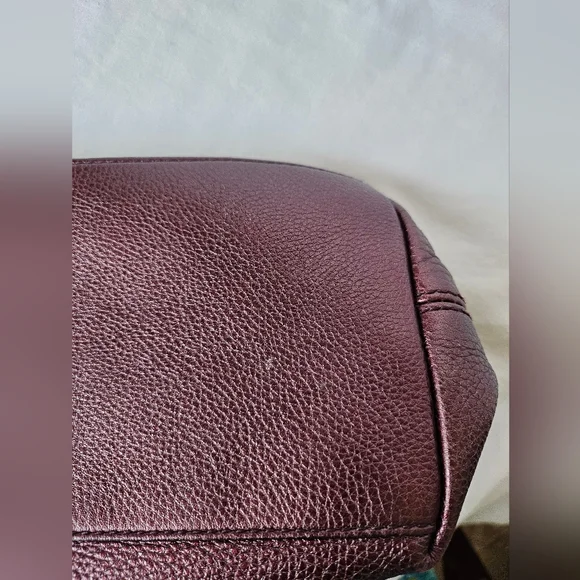 GUCCI EUC SOHO leather w/ metal chain & tassel - Picture 9 of 16